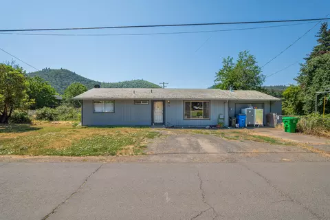 1382 4th Ave, Gold Hill, OR 97525