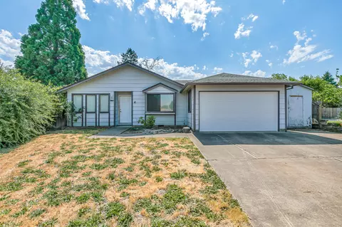 681 Farnsworth Dr, Central Point, OR 97502