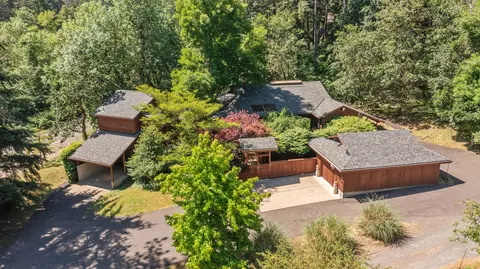 5070 Fox Hollow Rd, Eugene, OR 97405 photo 3