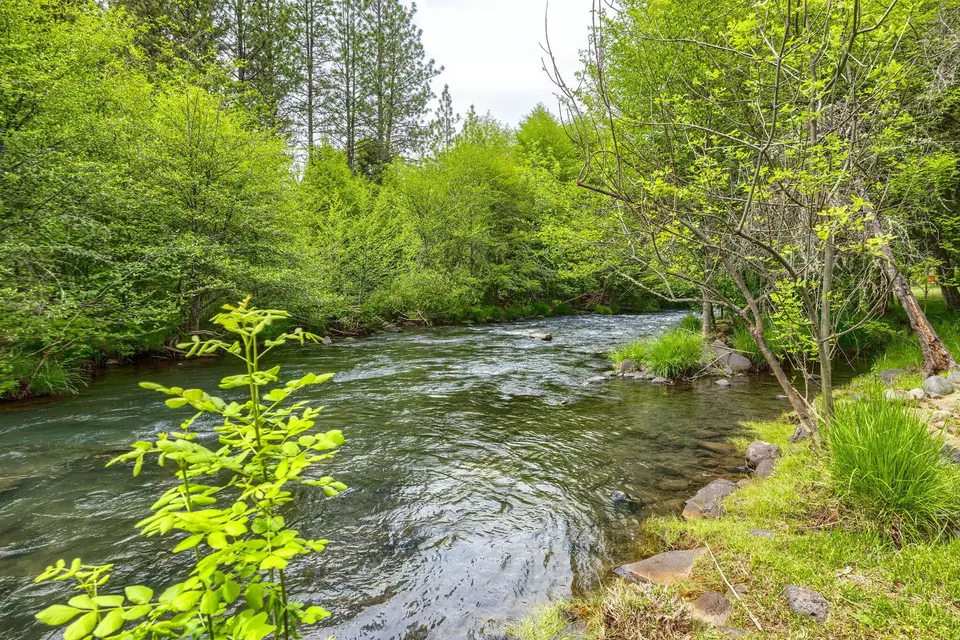 View/Area - 1250 Netherlands Rd, Trail, OR 97541 photo 1 of 6