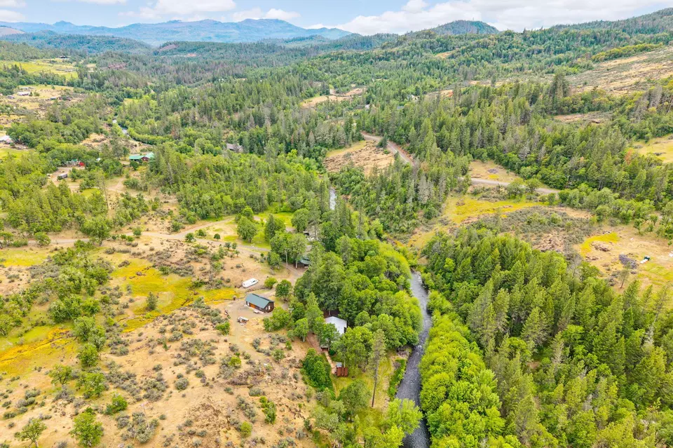 View/Area - 1250 Netherlands Rd, Trail, OR 97541 photo 4 of 6