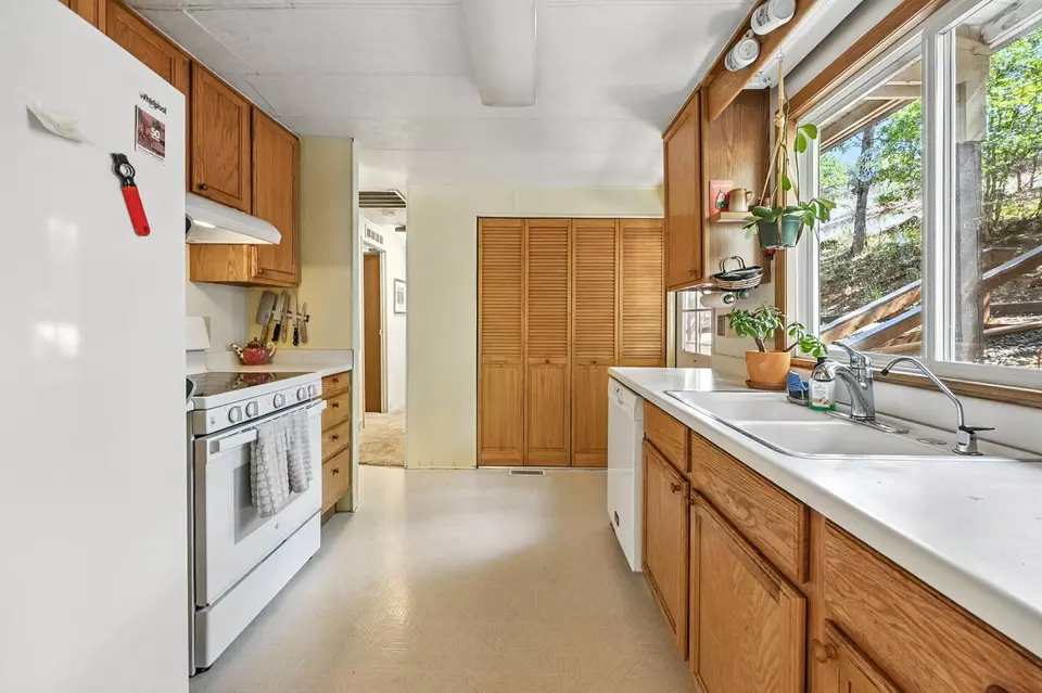 Kitchen - 1250 Netherlands Rd, Trail, OR 97541 photo 1 of 1