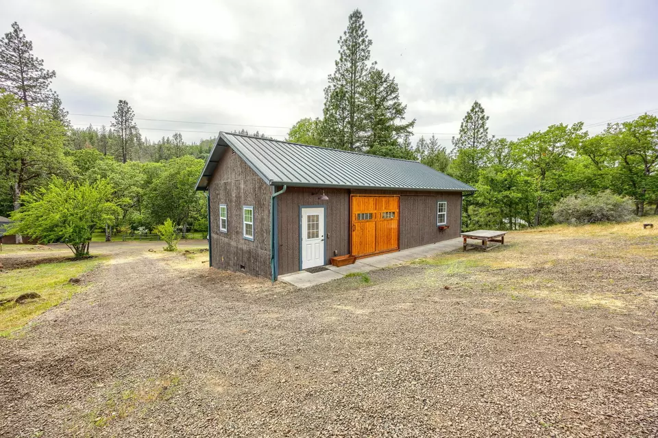 Exterior - 1250 Netherlands Rd, Trail, OR 97541 photo 10 of 19