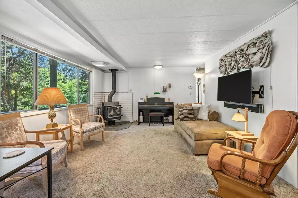 Living - 1250 Netherlands Rd, Trail, OR 97541 photo 2 of 2