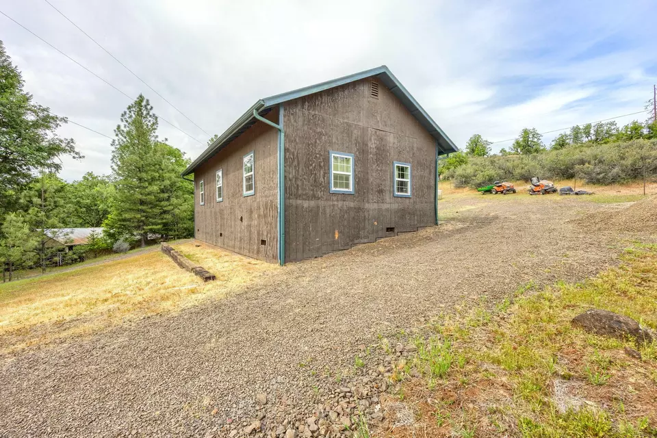 Exterior - 1250 Netherlands Rd, Trail, OR 97541 photo 9 of 19