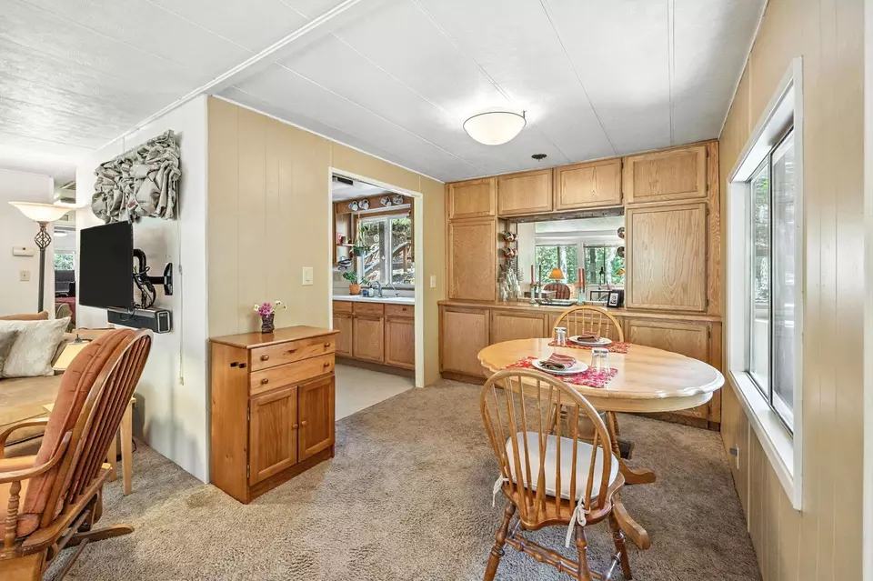 Dining - 1250 Netherlands Rd, Trail, OR 97541 photo 5 of 7