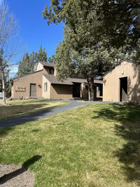 1987 Redtail Hawk Dr #RV16C, Redmond, OR 97756