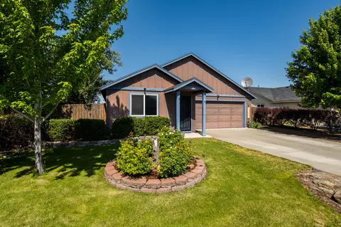 2471 NE 3rd St, Redmond, OR 97756