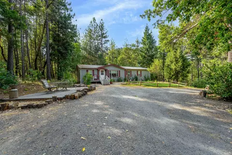 320 Fields Rd, Williams, OR 97544 photo 2