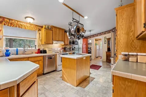320 Fields Rd, Williams, OR 97544 photo 7
