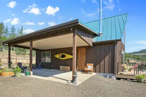 2433 Crowfoot Rd, Eagle Point, OR 97524 photo 1