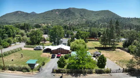 391 Homewood Rd, Grants Pass, OR 97527