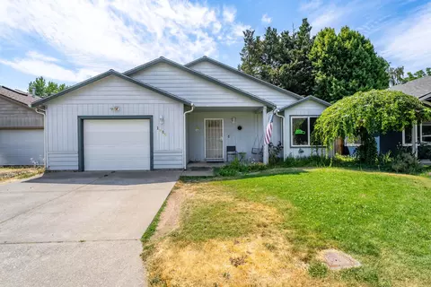1986 SW Betty Ln, Grants Pass, OR 97526