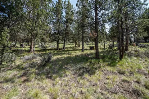Exterior - 3341 NW Panorama Dr, Bend, OR 97703 photo 3 of 14