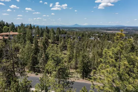 View/Area - 3341 NW Panorama Dr, Bend, OR 97703 photo 9 of 26
