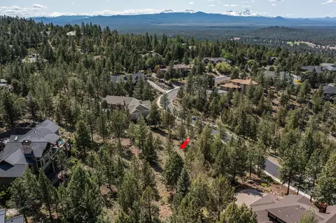 View/Area - 3341 NW Panorama Dr, Bend, OR 97703 photo 12 of 26