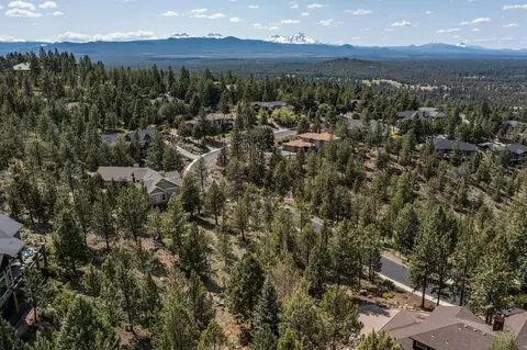 View/Area - 3341 NW Panorama Dr, Bend, OR 97703 photo 25 of 26