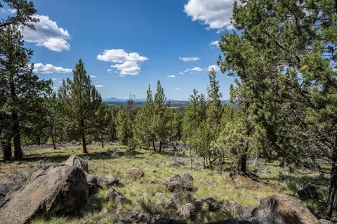 Exterior - 3341 NW Panorama Dr, Bend, OR 97703 photo 5 of 14
