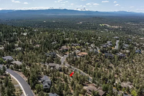 View/Area - 3341 NW Panorama Dr, Bend, OR 97703 photo 17 of 26