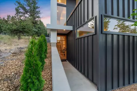1464 NW Ogden Ave, Bend, OR 97703 photo 3