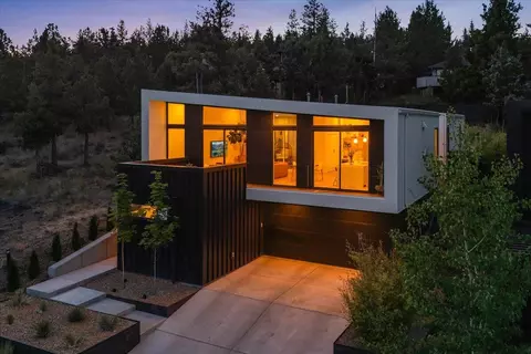 1464 NW Ogden Ave, Bend, OR 97703 photo 2