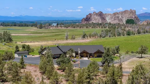 7215 NE 33rd St, Redmond, OR 97756