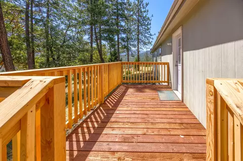 8080 E Antelope Rd, Eagle Point, OR 97524 photo 6
