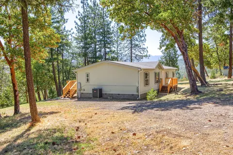 8080 E Antelope Rd, Eagle Point, OR 97524 photo 2