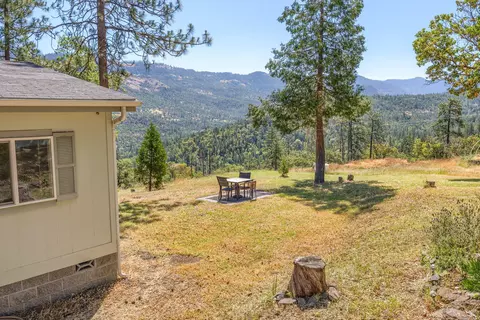 8080 E Antelope Rd, Eagle Point, OR 97524 photo 3