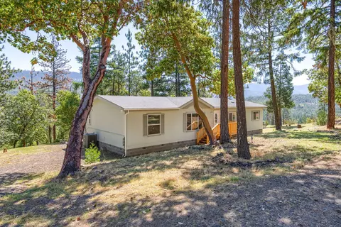 8080 E Antelope Rd, Eagle Point, OR 97524 photo 5