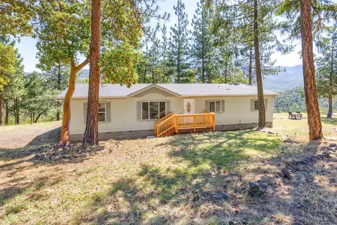 8080 E Antelope Rd, Eagle Point, OR 97524