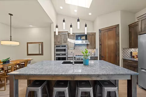 Kitchen - 19651 Painted Ridge Loop, Bend, OR 97702 photo 2 of 6