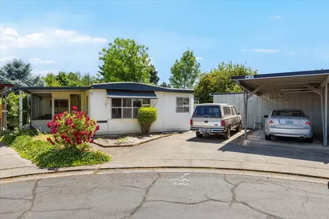 2252 Table Rock Rd #SPC 13, Medford, OR 97501