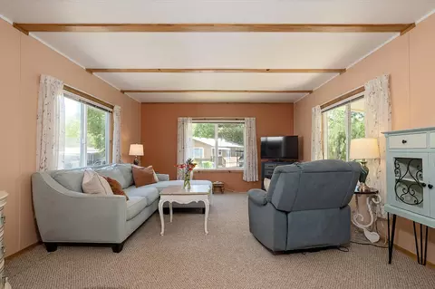 1055 N 5th St UNIT 115, Jacksonville, OR 97530