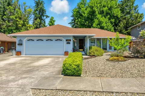 2757 Rosewood St, Medford, OR 97504