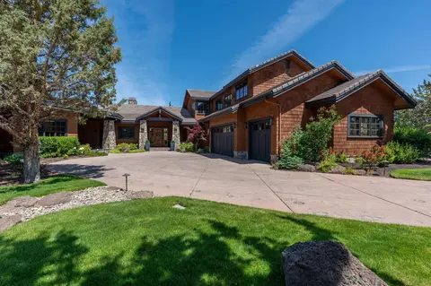 22884 Moss Rock Dr, Bend, OR 97701