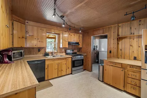 Kitchen - 532 Sheraton Dr, Williams, OR 97544 photo 3 of 4