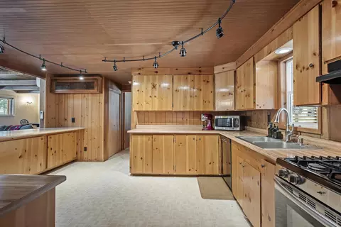 Kitchen - 532 Sheraton Dr, Williams, OR 97544 photo 2 of 4