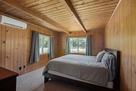 Bedroom - 532 Sheraton Dr, Williams, OR 97544 photo 2 of 3