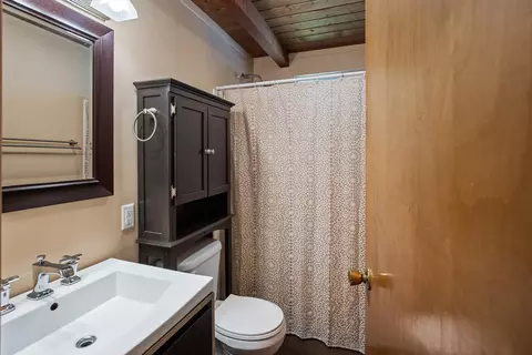 Bath - 532 Sheraton Dr, Williams, OR 97544 photo 1 of 1