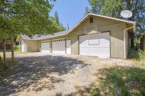 Exterior - 532 Sheraton Dr, Williams, OR 97544 photo 2 of 29