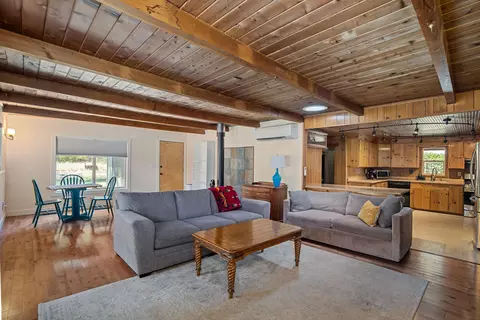 Living - 532 Sheraton Dr, Williams, OR 97544 photo 1 of 3