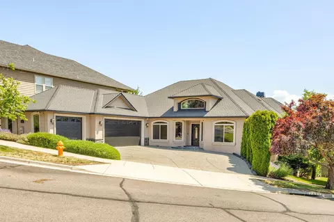 526 Whitney Ter, Medford, OR 97504