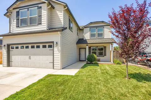 1775 Carrera Cir, Medford, OR 97504