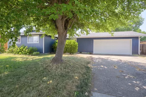 2514 Carr St, White City, OR 97503