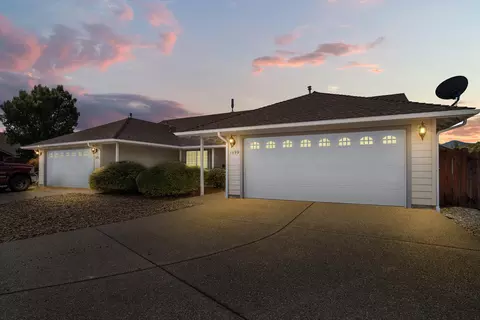 1698 Nunnwood Ln, Grants Pass, OR 97527