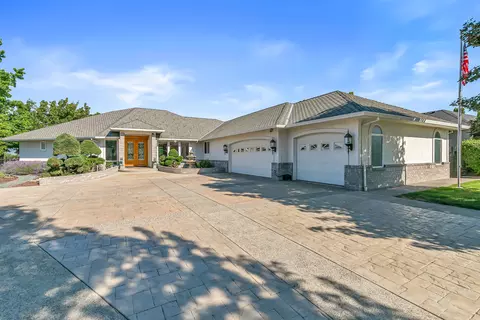 158 Prairie Landing Dr, Eagle Point, OR 97524