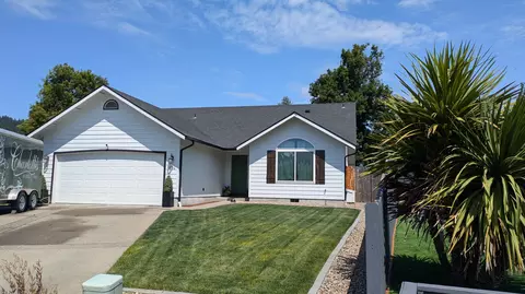 1930 NW Donovan Ct, Grants Pass, OR 97526