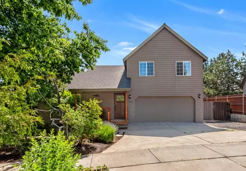 3060 NE Saber Dr, Bend, OR 97701