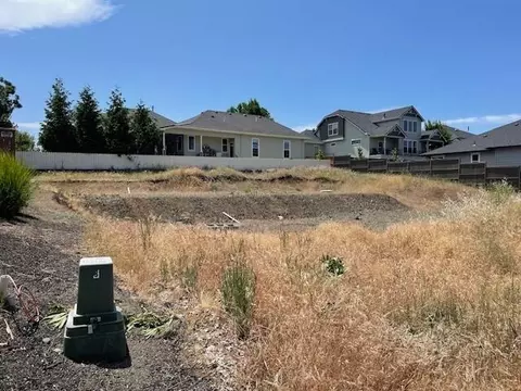 4782 Hathaway Dr, Medford, OR 97504